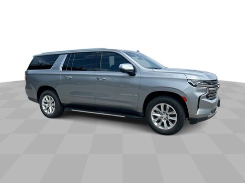Used 2023 Chevrolet Suburban Premier RWD image 2
