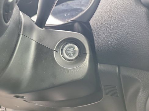 Used 2023 Jeep Renegade Latitude AWD/4WD image 40