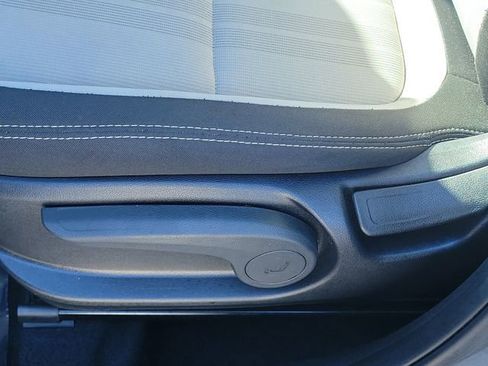 Used 2025 Hyundai Venue SEL image 18