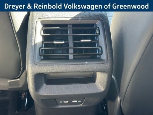 New 2025 Volkswagen Tiguan SE R-Line image 34