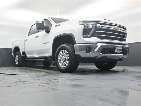 Used 2024 Chevrolet Silverado 2500 LTZ w/ LTZ Convenience Package image 47