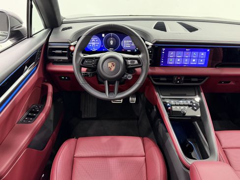 Certified 2025 Porsche Macan 4S Electric AWD/4WD image 25