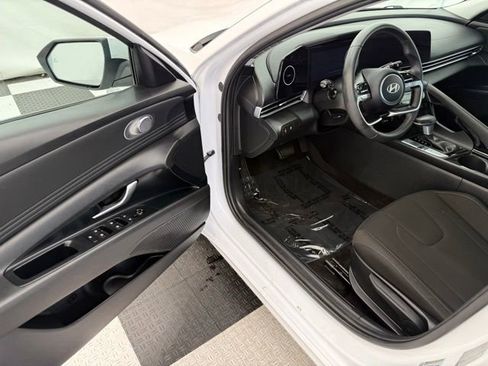 Used 2025 Hyundai Elantra SEL FWD image 29