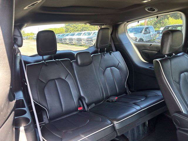 Used 2025 Chrysler Pacifica Limited FWD image 14