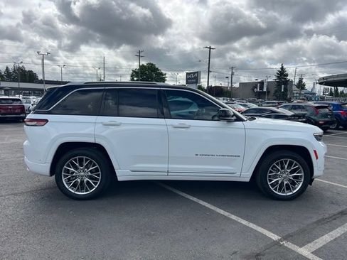 Used 2022 Jeep Grand Cherokee Summit w/ Luxury Tech Group V AWD/4WD image 8