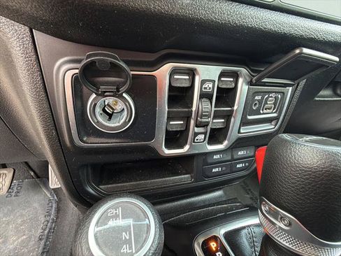 Certified 2025 Jeep Gladiator Sport AWD/4WD image 27