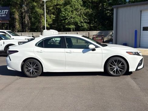 Used 2024 Toyota Camry SE FWD image 6