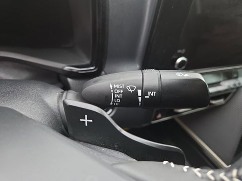 Used 2025 Toyota Camry SE w/ Convenience Package image 15