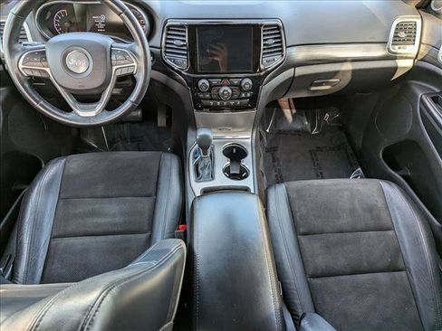 Used 2019 Jeep Grand Cherokee Altitude image 16