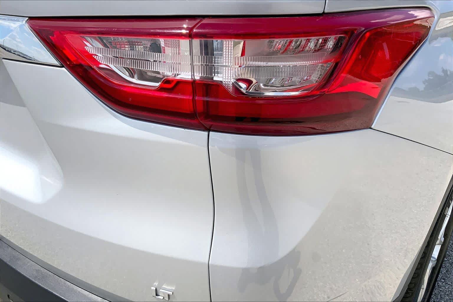 Used 2019 Chevrolet Traverse LT FWD image 30