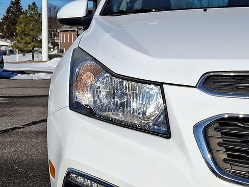 Used 2016 Chevrolet Cruze LT image 9