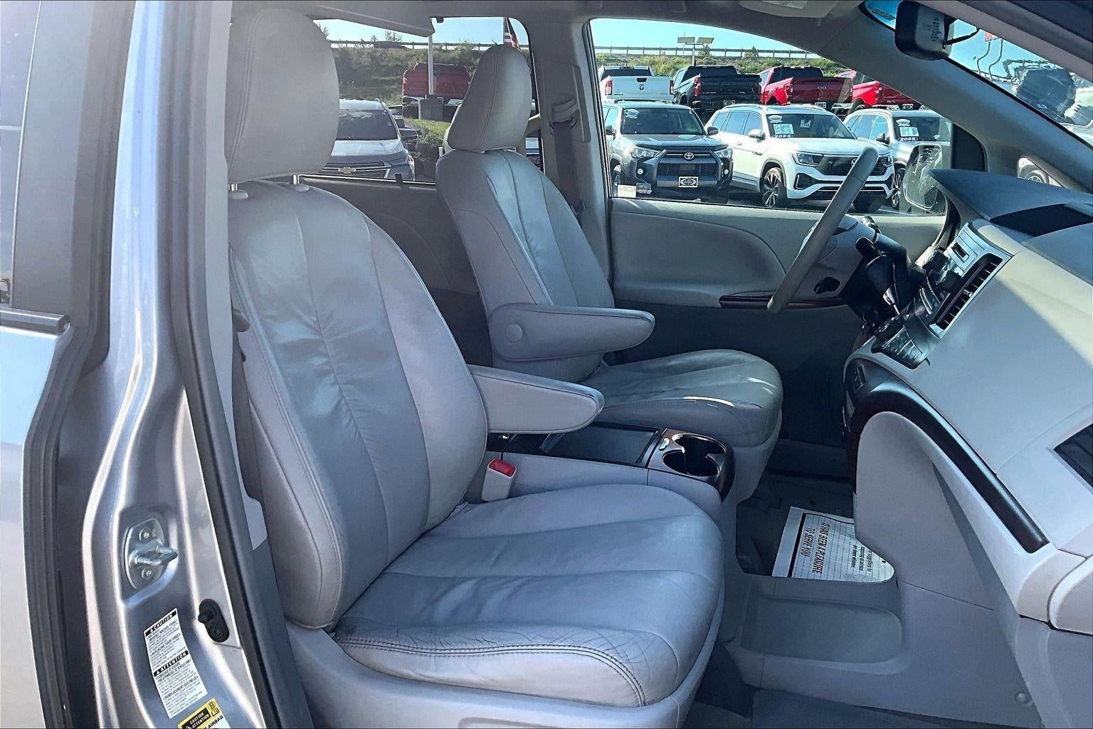 Used 2012 Toyota Sienna XLE w/ Entertainment Pkg AWD/4WD image 7