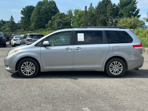 Used 2012 Toyota Sienna XLE FWD image 5