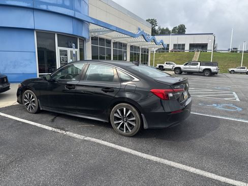 Used 2023 Honda Civic EX image 5