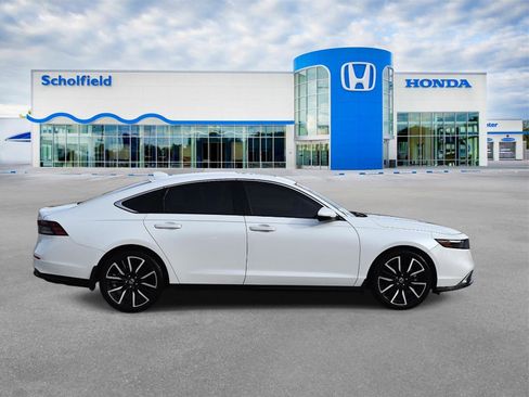Used 2023 Honda Accord Touring image 2