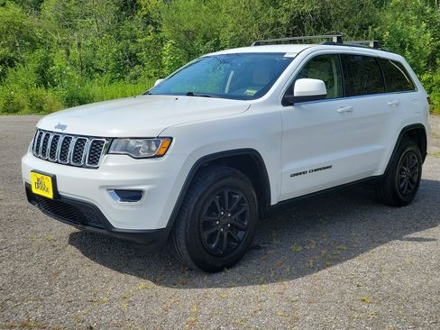Used 2021 Jeep Grand Cherokee Laredo AWD/4WD image 1