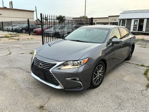 Used 2017 Lexus ES 350 w/ Navigation System Package FWD image 1
