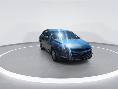 Used 2024 Chevrolet Malibu LT image 3