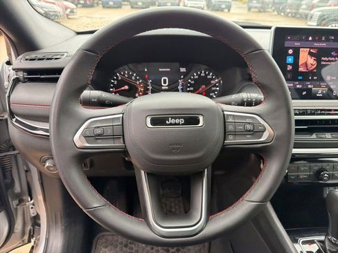 Used 2025 Jeep Compass Trailhawk AWD/4WD image 18
