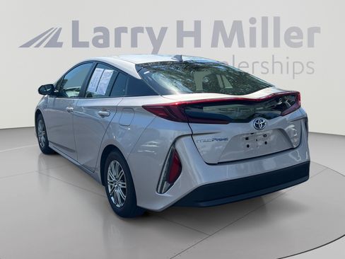 Used 2021 Toyota Prius Prime LE FWD image 3