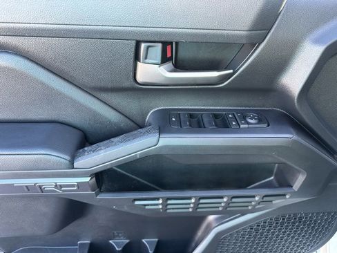 Used 2025 Toyota Tacoma TRD Off-Road image 3