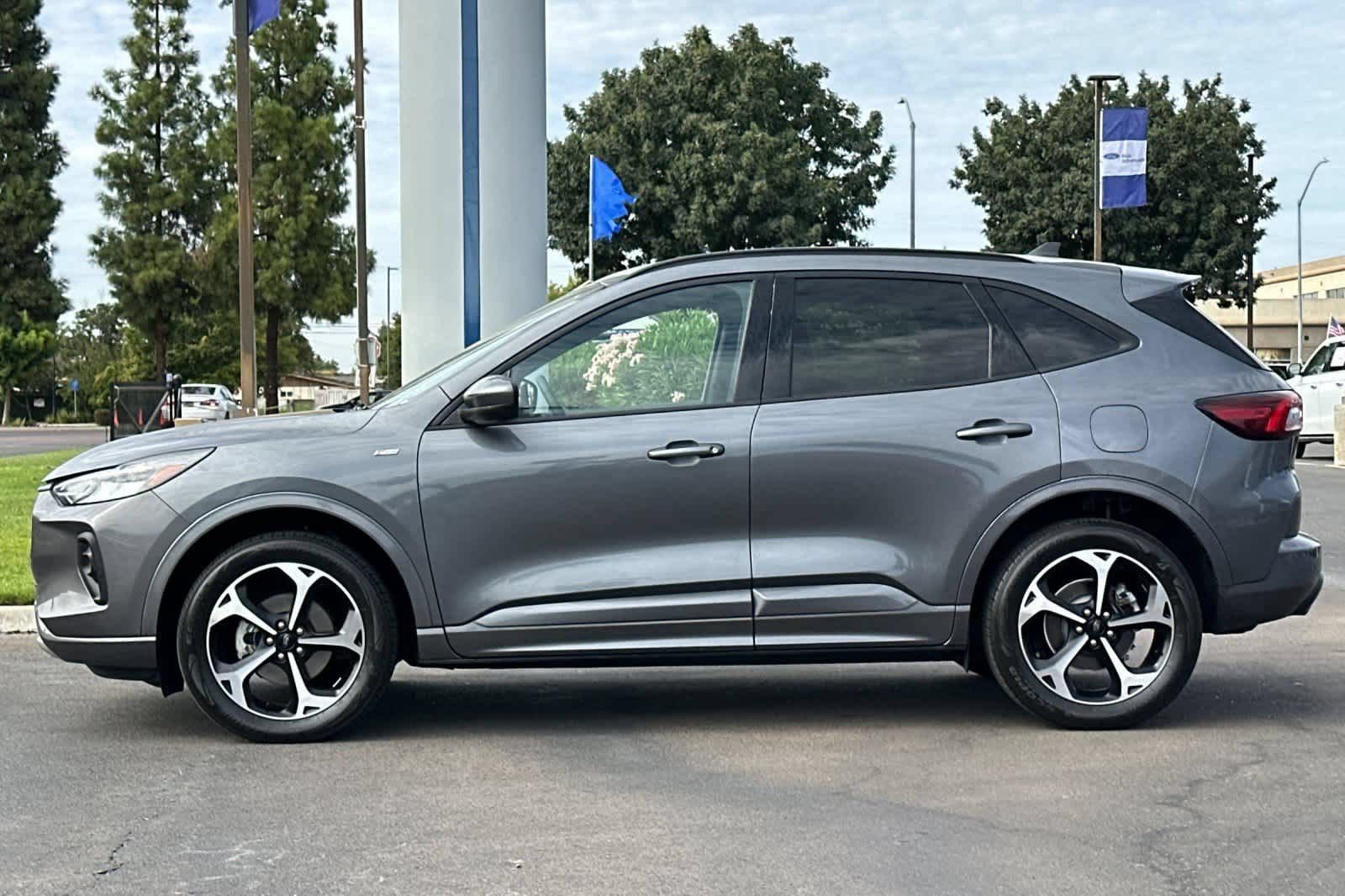 Used 2023 Ford Escape ST-Line Select w/ Tech Pack #2 AWD/4WD image 6