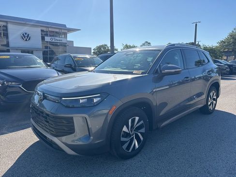 Certified 2025 Volkswagen Tiguan S FWD image 31