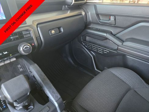 Used 2025 Toyota 4Runner SR5 AWD/4WD image 29