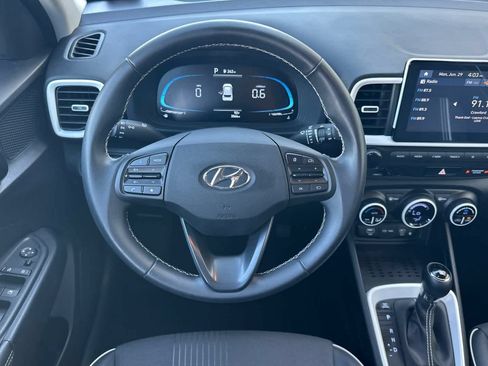 Used 2026 Hyundai Venue SEL FWD image 15