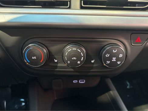 Used 2025 Chevrolet Trax RS FWD image 23