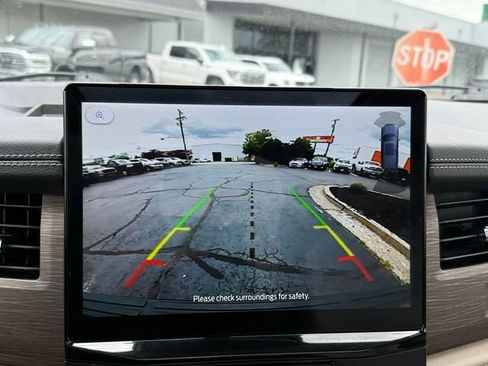 Used 2024 Ford Expedition Limited image 21