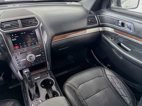 Used 2018 Ford Explorer Platinum image 23