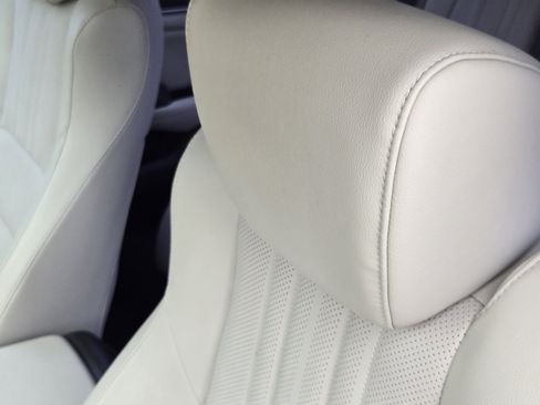 Used 2018 Honda Accord Touring image 11