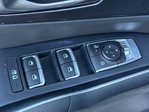 Certified 2025 Kia Sorento S AWD/4WD image 14