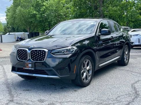 Used 2022 BMW X4 xDrive30i w/ Convenience Package AWD/4WD image 2