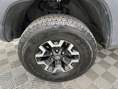 Used 2016 Toyota Tacoma TRD Off-Road w/ Towing Package image 9