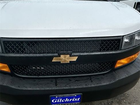 New 2025 Chevrolet Express 3500 Extended image 25