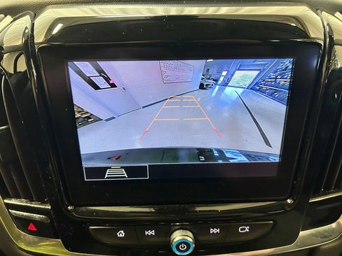 Used 2021 Chevrolet Traverse LT FWD image 15