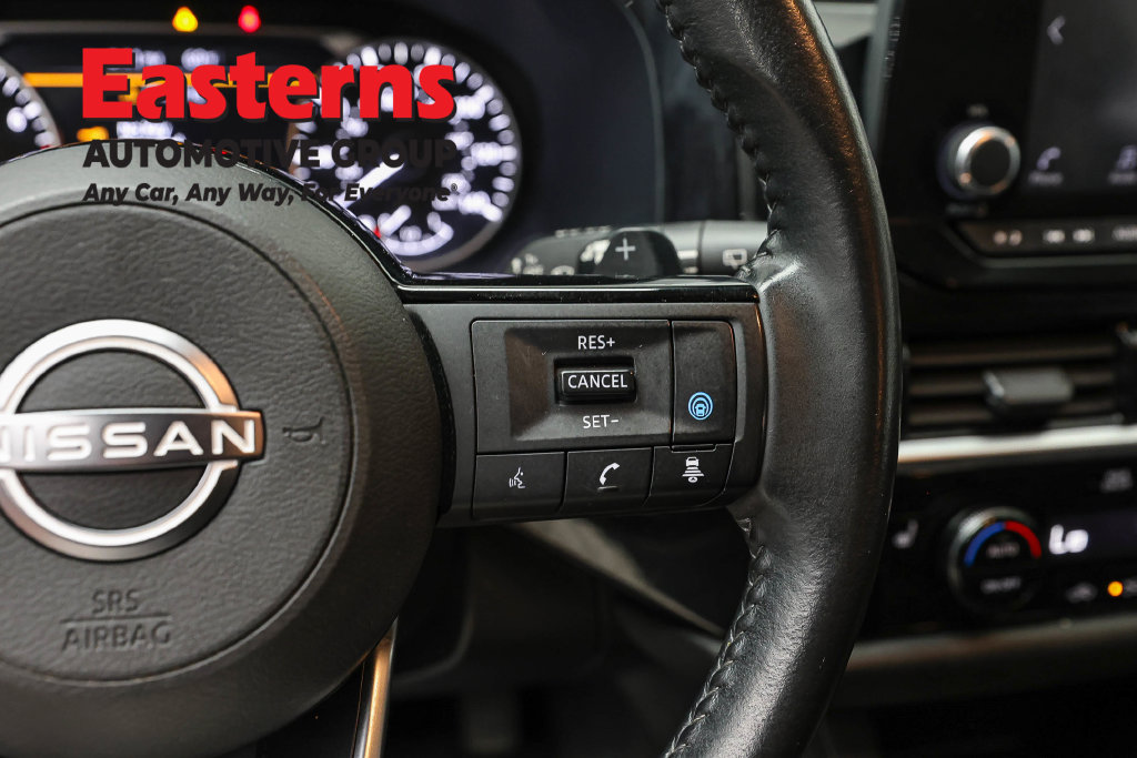 Used 2022 Nissan Pathfinder SV AWD/4WD image 17