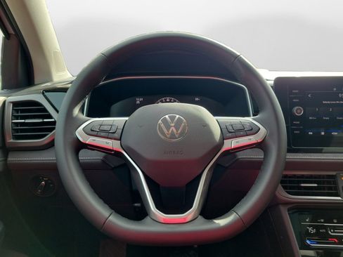 New 2026 Volkswagen Taos SE image 10