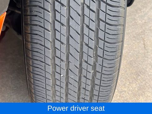 Used 2026 Chrysler Pacifica Select image 3