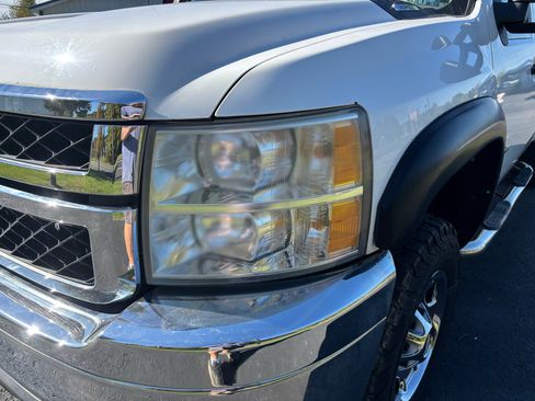 Used 2011 Chevrolet Silverado 2500 W/T w/ Snow Plow Prep Package image 12