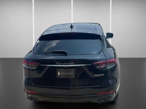 Used 2023 Maserati Levante GT AWD/4WD image 9
