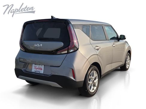 Used 2025 Kia Soul LX w/ LX Technology Package FWD image 5