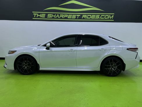 Used 2019 Toyota Camry XSE FWD image 6