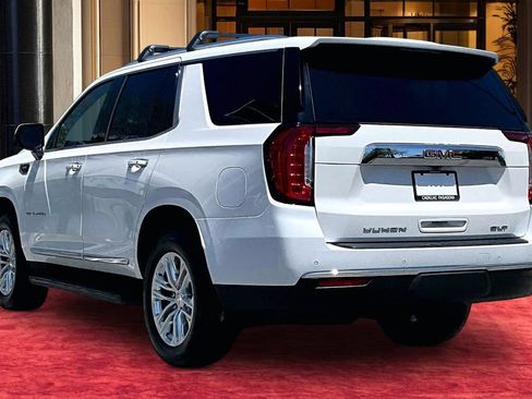 Used 2022 GMC Yukon SLT w/ SLT Premium Package AWD/4WD image 4