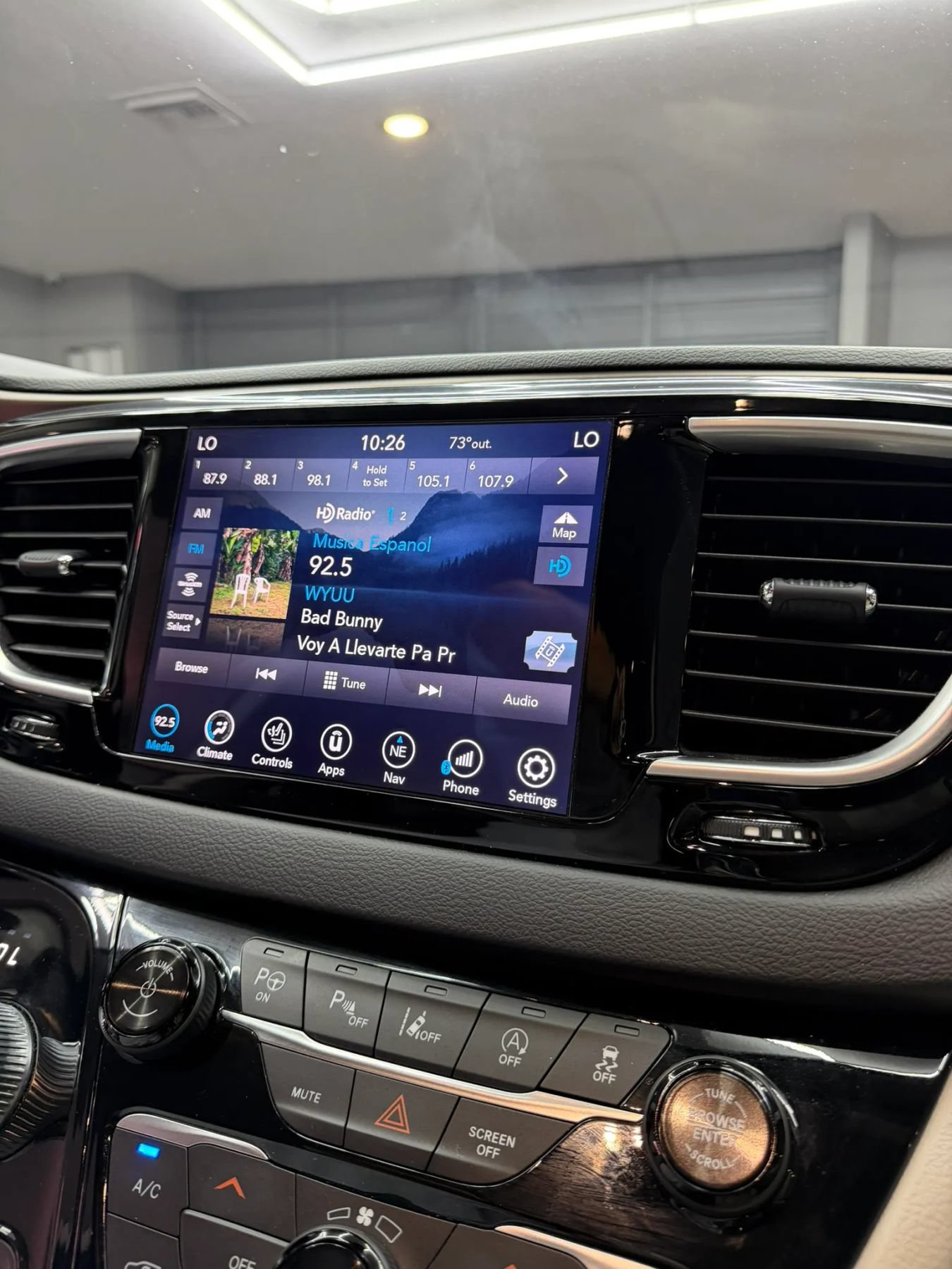Used 2018 Chrysler Pacifica Touring-L Plus w/ Advanced Safetytec Group FWD image 23
