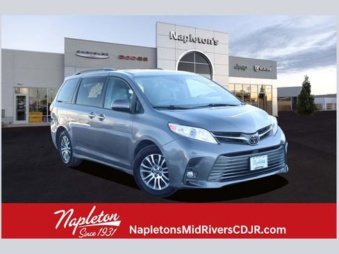 Used 2020 Toyota Sienna XLE Premium image 1