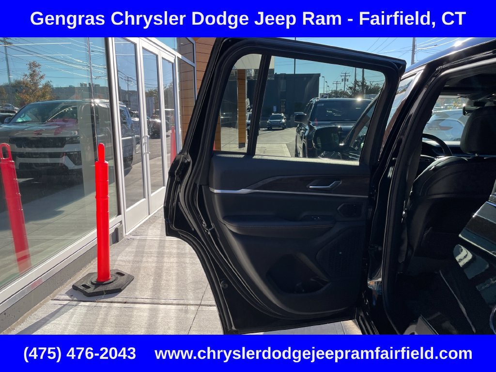 Certified 2026 Jeep Grand Cherokee Limited AWD/4WD image 39