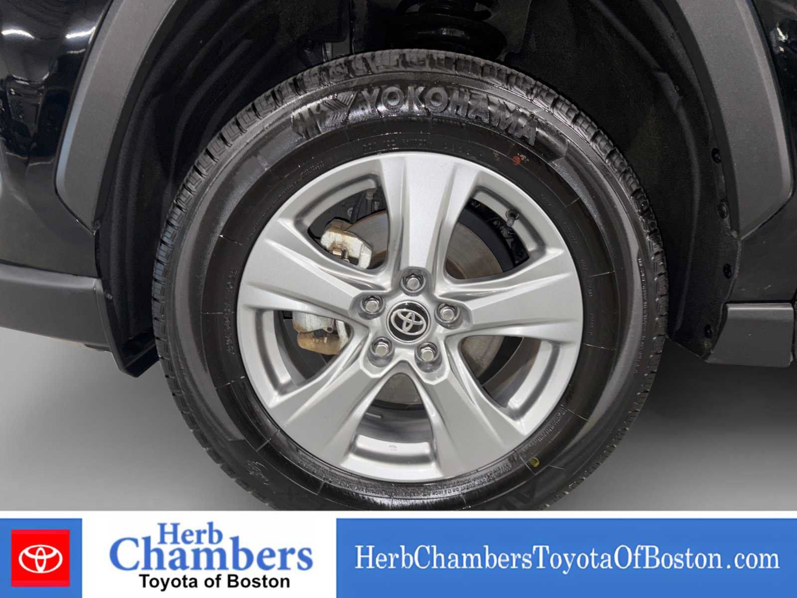 Used 2025 Toyota RAV4 XLE w/ Convenience Package AWD/4WD image 9